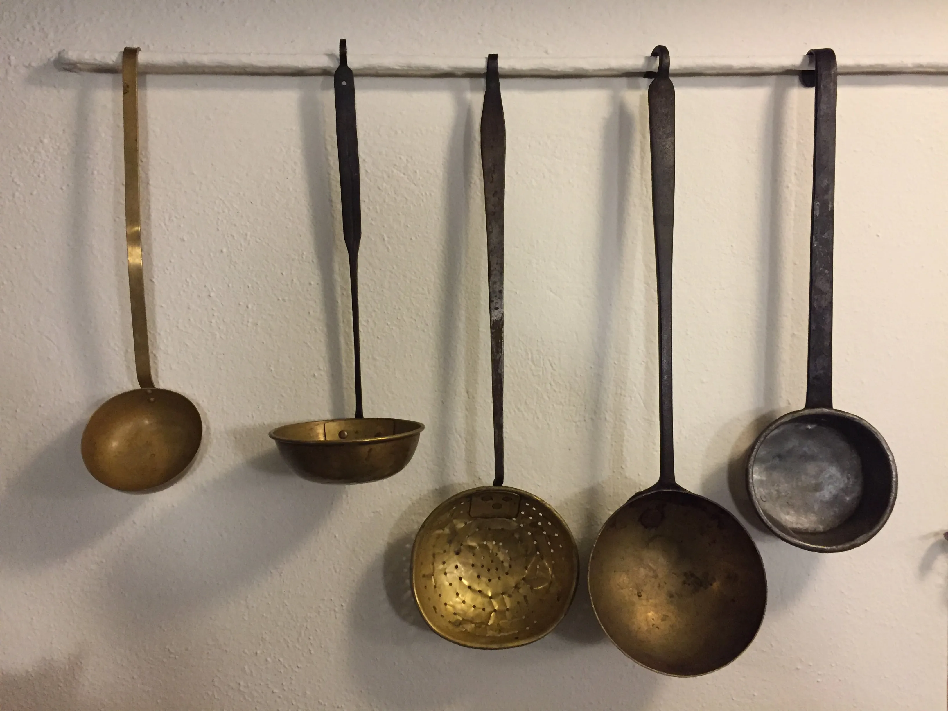 Details der sorgfältig modernisierten Engadiner Küche